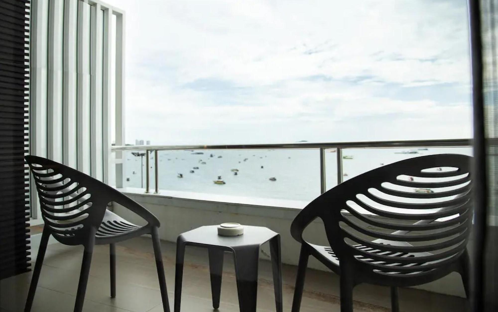 Baboona Beachfront Living Pattaya Eksteriør billede